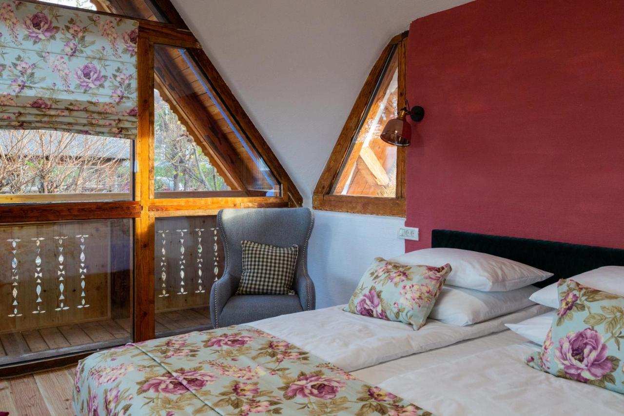 Casele Cu Stuf B&B Haus Ulrike Salicea Exterior photo