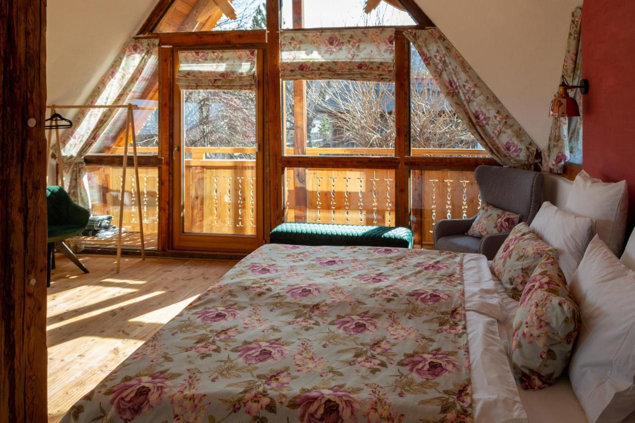 Casele Cu Stuf B&B Haus Ulrike Salicea Exterior photo
